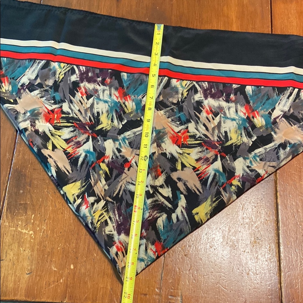 Abstract Patterned Scarf - Picture 3 of 3
